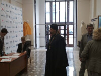 Motivul pentru care o universitate din Siberia a acoperit mai multe statui nud