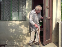 Bătrân de 91 de ani atacat de doi vecini care i-au furat 6000 de lei