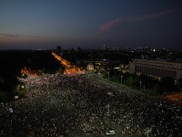 24.000 de oameni la protest în Piața Victoriei. Momentul în care au aprins lanternele telefoanelor