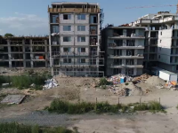 Vacanță în plin șantier. Stațiunea care-și așteaptă turiștii în praf și zgomot