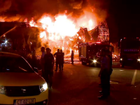 Incendiu devastator în Mamaia. Un popular club de pe litoral a căzut pradă flăcărilor