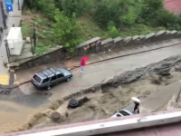 Inundațiile din Istanbul au făcut victime. Șuvoaiele au măturat străzile orașului