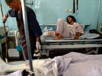Statul Islamic revendică atacul sinucigaș din Kabul, soldat cu 63 de morți. Primele imagini