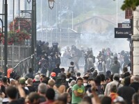 Ciocniri violente între poliție și protestatari, în zona summitului G7 - 3