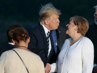 Trump și-a țuguiat buzele pentru a o pupa pe Merkel, la summitul G7 din Franța