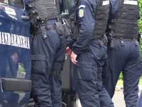 Poliţişti şi jandarmi atacaţi cu pietre într-un conflict, în Baia Mare. Un agent a fost rănit