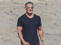 Sylvester Stallone, surprins la o plimbare pe plajă cu soția sa. Cum arată actorul la 74 de ani