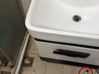 Ce a descoperit o femeie în baie. Soțul prietenei ei a recunoscut totul