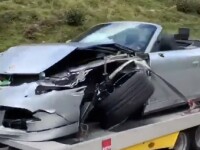 Porsche distrus într-un accident cu un Bugatti, pe o șosea de munte