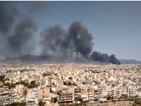 Incendiu puternic în Atena. O autostradă a fost închisă din cauza fumului gros