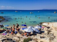 Românii, pe primul loc în topul turiștilor din Grecia infectați cu Covid-19