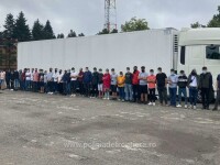 44 de migranţi, prinși în timp ce încercau să iasă ilegal din România într-un taxi și un camion