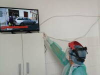 Medicii și asistentele din Iași aduc televizoare de acasă pentru bolnavii Covid și le cumpără smart-phone-uri pentru a-și vedea familiile