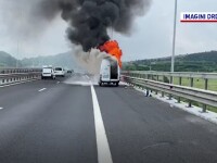 Clipe de groază pentru şoferul unui microbuz. Autovehiculul s-a făcut scrum în câteva minute