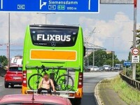 Un român beat și dezbrăcat, reținut în Germania. Stătea pe suportul unei biciclete într-un autocar de pe autostradă