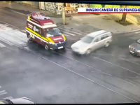 VIDEO. Momentul în care o mașină lovește o ambulanță într-o intersecție din Galați