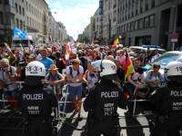 Manifestația ”anticorona” de la Berlin, dispersată de poliție pentru că cei 18.000 de participanți nu păstrau distanța