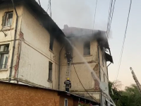 Incendiu în orașul Moreni. Un bloc întreg a fost evacuat după ce un apartament a luat foc
