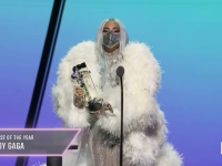 Cum s-a îmbrăcat Lady Gaga la MTV Video Awards. A purtat mască la fiecare ținută