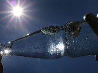 Nu beți apă dintr-o sticlă de plastic care a stat la soare. Riscurile sunt enorme