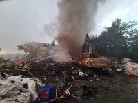 Incendiu cu mari degajări de fum la un depozit de fier vechi din Zalău. A fost emis un mesaj Ro-Alert