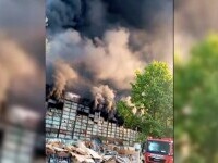 Un incendiu a cuprins o hală de producție a polistirenului în județul Dâmbovița