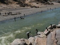 Zeci de cadavre au fost descoperite într-un râu care desparte Sudan de Etiopia