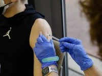 Marea Britanie: Tinerii de 16 şi 17 ani se vor putea vaccina anti-COVID-19 fără acordul părinţilor