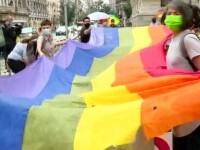 Protestul activiștilor LGBT în fața Primăriei Capitalei. Sunt nemulțumiți că nu pot organiza marșul pe Calea Victoriei