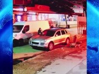 Un individ a fost filmat în timp ce incendia o mașină în centrul oraşului Beclean