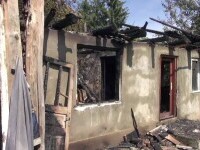 Un bărbat din Neamț a murit într-un incendiu după ce a adormit fumând