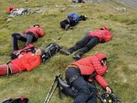 Imagini virale. Salvamontiști răpuși, după o intervenție de 19 ore