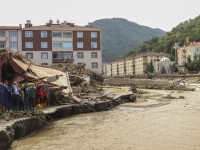 Numărul morților a ajuns la 44, în Turcia. Imaginile surprinse din dronă arată dezastrul produs de inundații. VIDEO