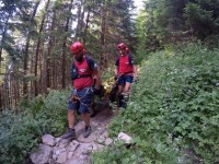 Două turiste de 69 şi 70 de ani, epuizate într-o zonă înaltă din munţii Făgăraș, au fost recuperate de salvamontiști
