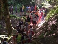 Aglomerație de nedescris la munte, în zona Brașovului. La Canionul 7 Scări s-a stat minim două ore la coadă