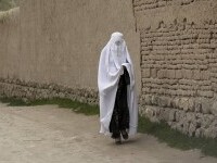 Afganistan: Talibanii le obligă pe femei să-și părăsească locurile de muncă