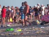 Bacterii și microbi periculoși în mare, la Costinești. Unii turiști își lasă copiii să își facă nevoile pe plajă