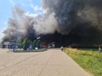 Incendiu puternic în Alba Iulia, la un depozit. A fost emis un mesaj de Ro-Alert