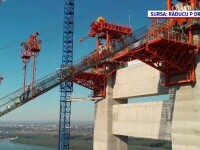 Golden Gate-ul României este gata pe jumătate. Au fost montate catwalk-urile. Iată cum arată