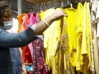 Marile lanțuri de magazine din Germania au început să vândă îmbrăcăminte second-hand