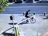 Mai mulți bucureșteni au distrus barierele unor parcări din Sectorul 4. Unii le-au stricat din greșeală