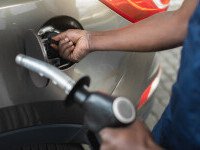 Țara care a mărit preţul benzinei cu 66% peste noapte. De ce a luat această decizie