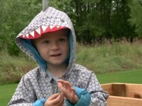 Un băiețel de 4 ani a devenit senzație pe Internet, datorită pasiunii ieșite din comun pentru legume