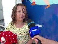 Cum au reacționat zeci de copii când au văzut un duș pentru prima dată: “Mai întâi ne udăm, apoi ne spălăm pe cap și corp”