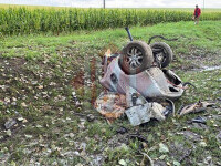 BMW din Vaslui, rupt efectiv în două după ce a intrat într-un cap de pod. Cu ce viteză circula șoferul. | VIDEO