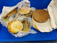 Un australian a fost amendat cu 2.000 de dolari pentru că a intrat în țară cu două sandviciuri McDonald's în bagaj