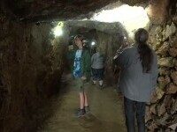 Românii și străinii caută răcoare în subteranele pământului. Turismul de peșteră are tot mai mulți adepți