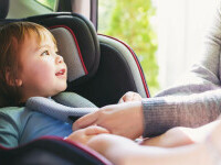 Siguranța copiilor în mașină, o prioritate. Poliția desfășoară o campanie de conștientizare privind scaunele speciale