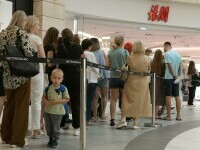 Moscoviții au făcut cozi uriașe la lichidările de stoc H&M înainte de retragerea definitivă din Rusia