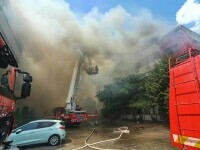 Incendiu la mansarda unui bloc din Popești Leordeni. Ce s-a întâmplat cu apartamentele și locatarii lor